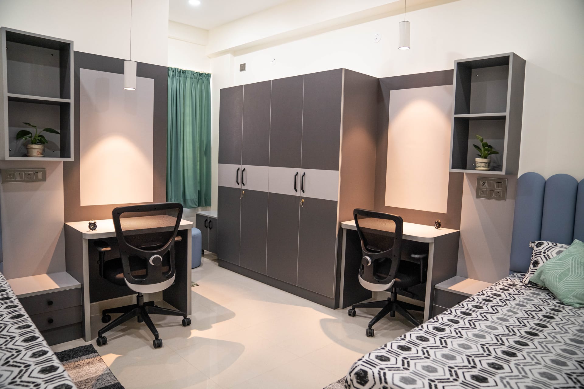 Grandeur House — S.G. Palya