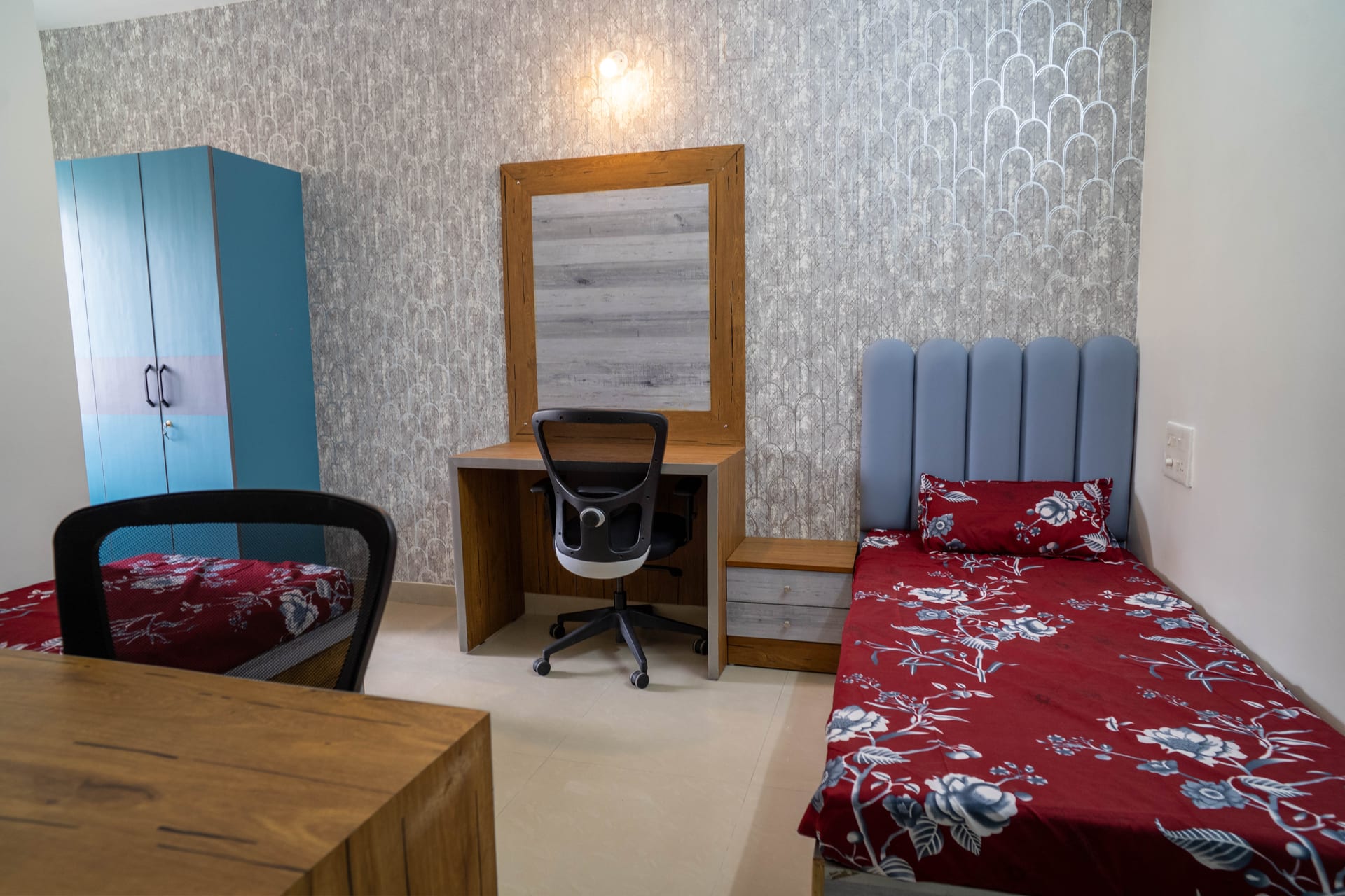 Furnished room with wallpaper